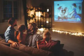 5 Essentials for the Perfect Family Movie Night at Home